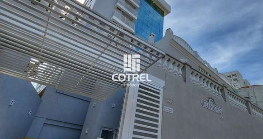 Apartamento central 2 dormitórios sendo 1 suíte e 1 vaga de garagem localizado n