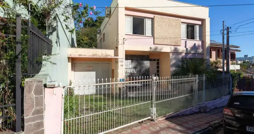 Casa central 3 dormitórios sendo 1 suíte e 3 vagas de garagem localizada na cida