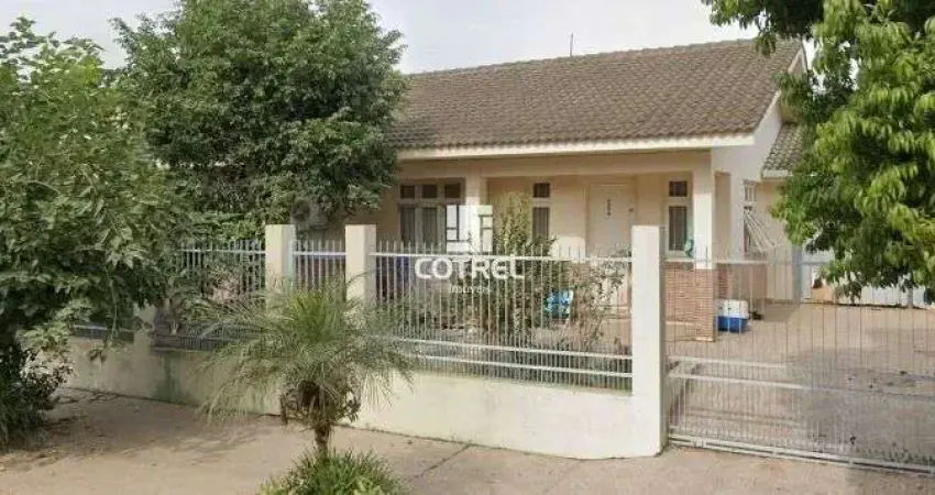 Casa á venda com 03 dormitórios, 02 banheiros sendo 1 suíte e 01 vaga de garagem