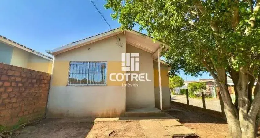 Casa residencial com 02 dormitórios, 01 banheiro e 01 vaga de garagem localizada