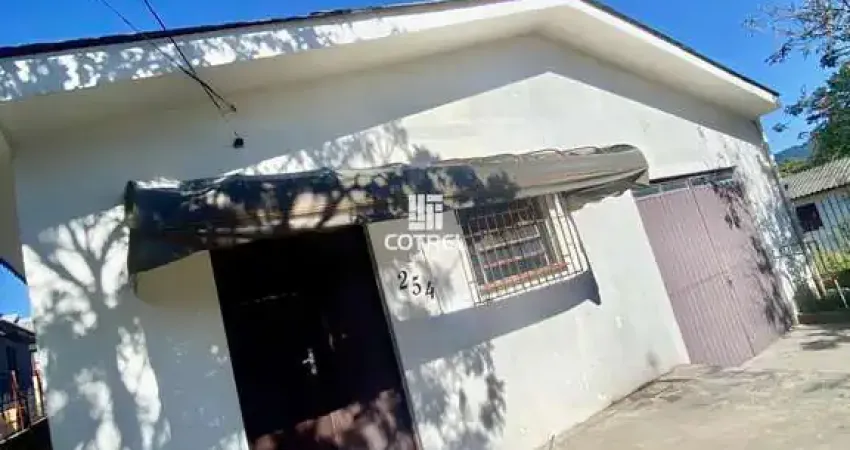 Casa para locação 4 dormitórios, 3 vagas de garagem situada no Bairro Camobi na