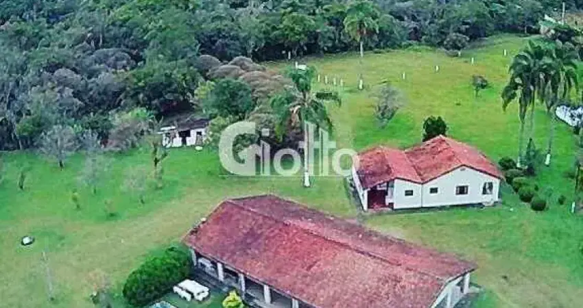 Chácara / sítio com 5 quartos à venda na Rua Antônio Rosendo de Lima, Quatinga, Mogi das Cruzes