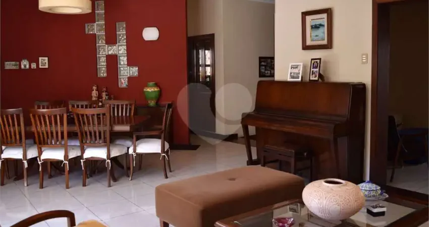 Casa com 3 quartos à venda na Rua Guararapes, São Francisco, Niterói