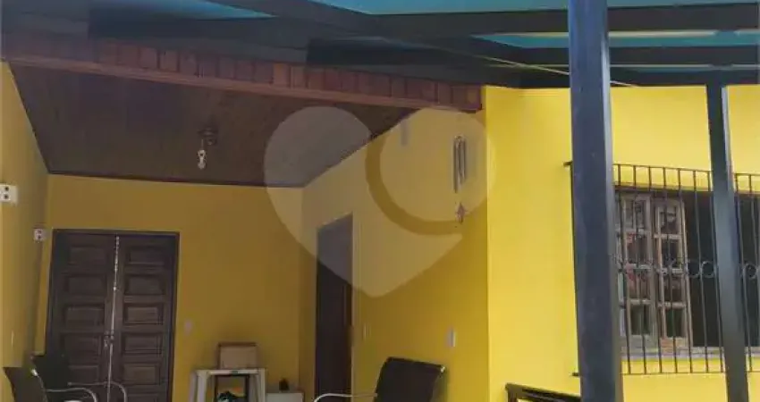 Sobrado com 5 quartos à venda em São Francisco - RJ