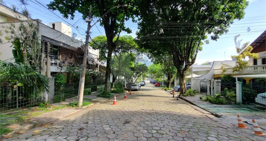 Casa com 5 quartos à venda em São Francisco - RJ
