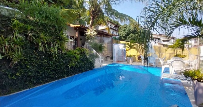 Casa com 4 quartos à venda em São Francisco - RJ