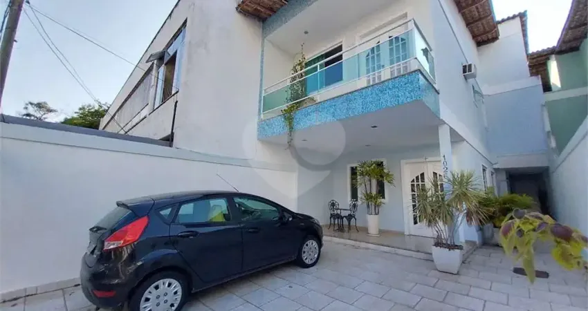 Casa com 4 quartos à venda na Rua Murilo Portugal, São Francisco, Niterói