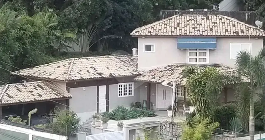 Condomínio com 5 quartos à venda em Sapê - RJ