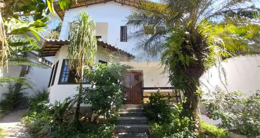 Casa com 4 quartos à venda em Itaipu - RJ