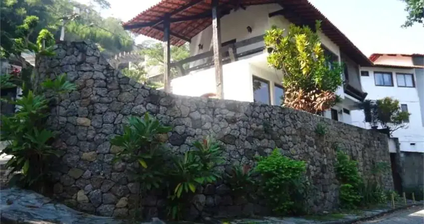 Casa com 3 quartos à venda em São Francisco - RJ