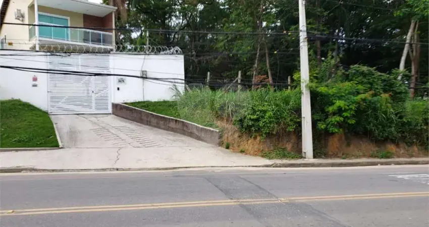 Terreno à venda na Avenida Irene Lopes Sodré, Engenho do Mato, Niterói