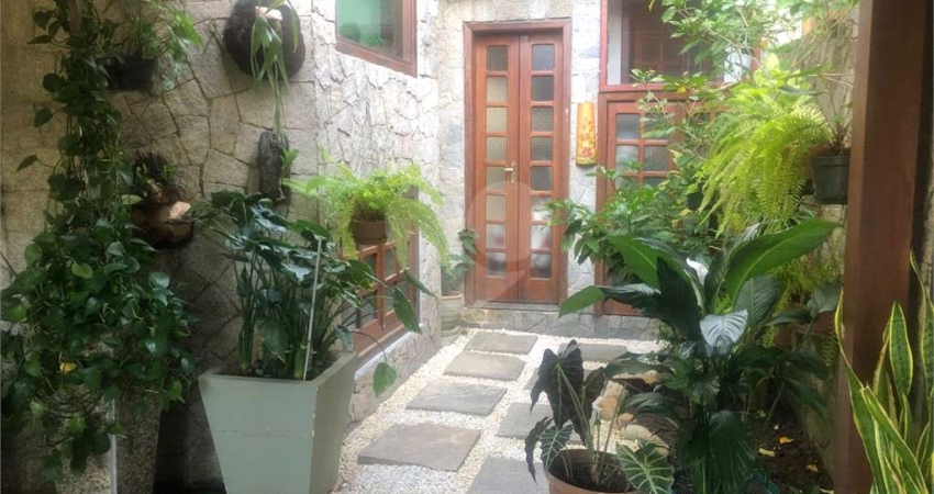 Casa com 4 quartos à venda em Camboinhas - RJ
