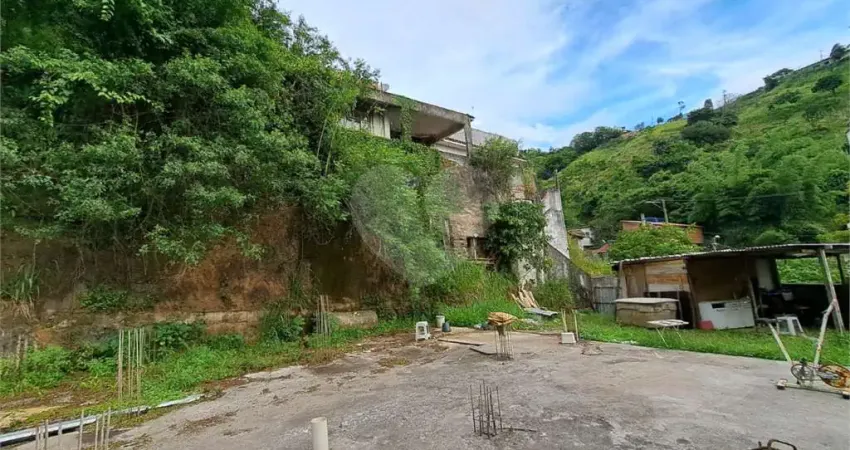 Terreno à venda na Rua Martins Torres, Santa Rosa, Niterói