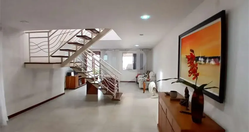 Casa com 3 quartos à venda na Professora Angeolina Petrópolis, Itaipu, Niterói