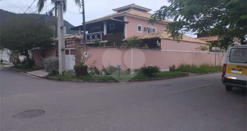 Casa com 4 quartos à venda na Rua Quatro, Itaipu, Niterói