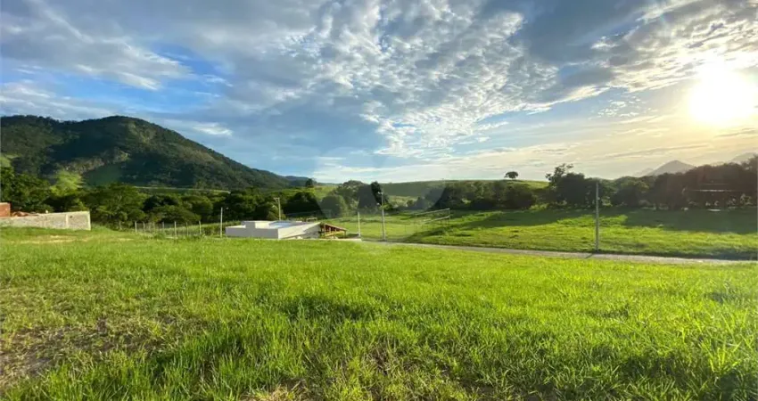 Terreno em condomínio fechado à venda na Vereador Oldemar Guedes Figueiredo, Ubatiba, Maricá