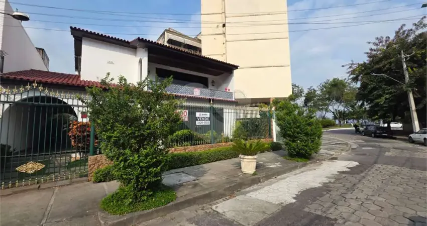 Casa com 3 quartos à venda na Caraíbas, São Francisco, Niterói