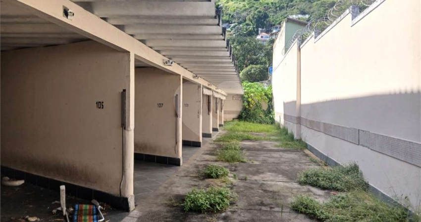 Terreno à venda na Avenida Sílvio Picanço, Charitas, Niterói