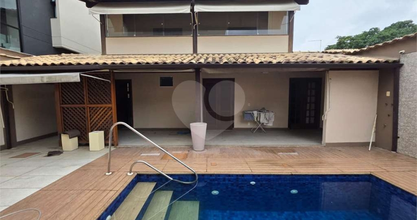 Casa com 5 quartos à venda em São Francisco - RJ