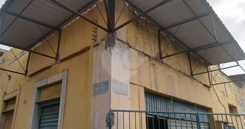 Galpão à venda em Barreto - RJ