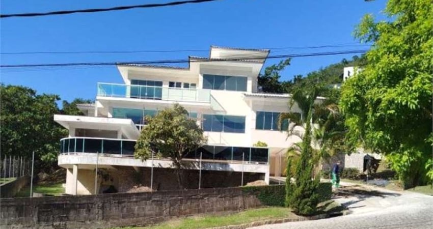 Condomínio com 4 quartos à venda ou para locação em Vila Progresso - RJ