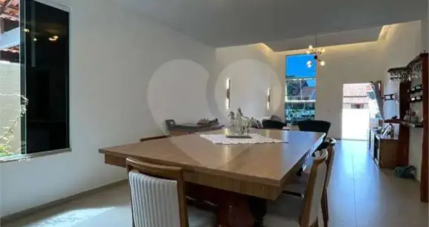 Casa em condomínio fechado com 3 quartos à venda na Rua Irineu Ferreira Pinto, Ponta Grossa, Maricá