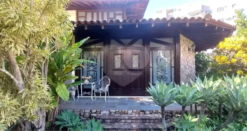 Casa com 4 quartos à venda na Rua Amadeu Gomes, Sapê, Niterói