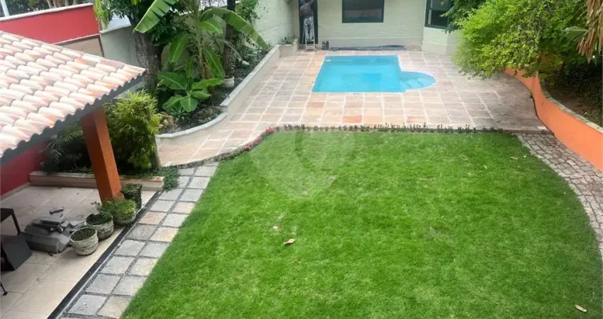 Terreno em condomínio fechado à venda em Itaipu, Niterói 