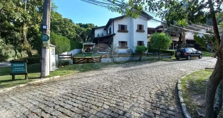 Terreno em condomínio fechado à venda no Badu, Niterói 
