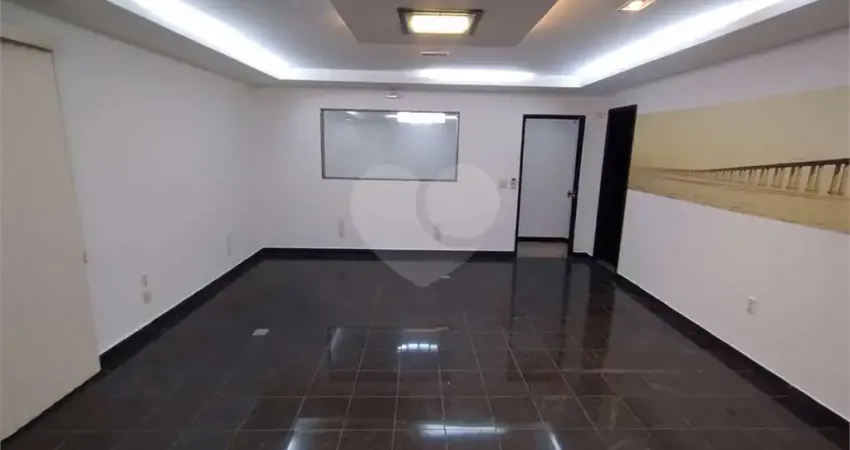 Prédio para alugar na Rua Carlos Maximiano, 152, Fonseca, Niterói