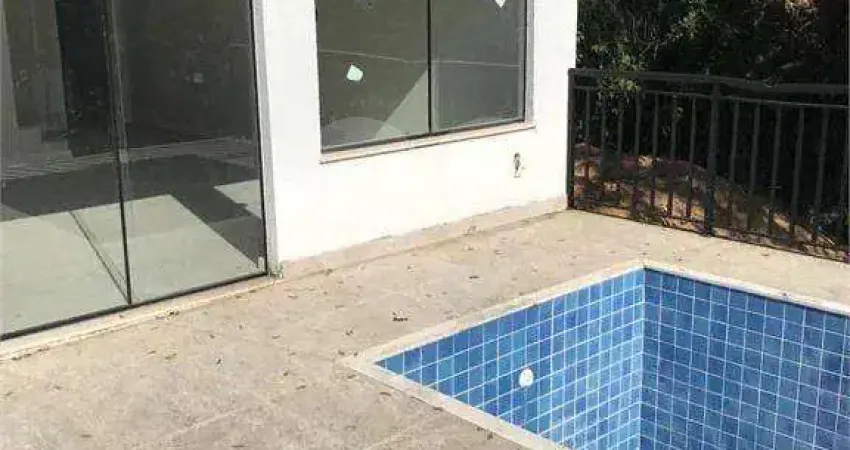 Casa triplex, primeira locação, em local silencioso e tranquilo, cercada por muito verde,128m², R$ 560.000 - Itaipu - Niterói/RJ