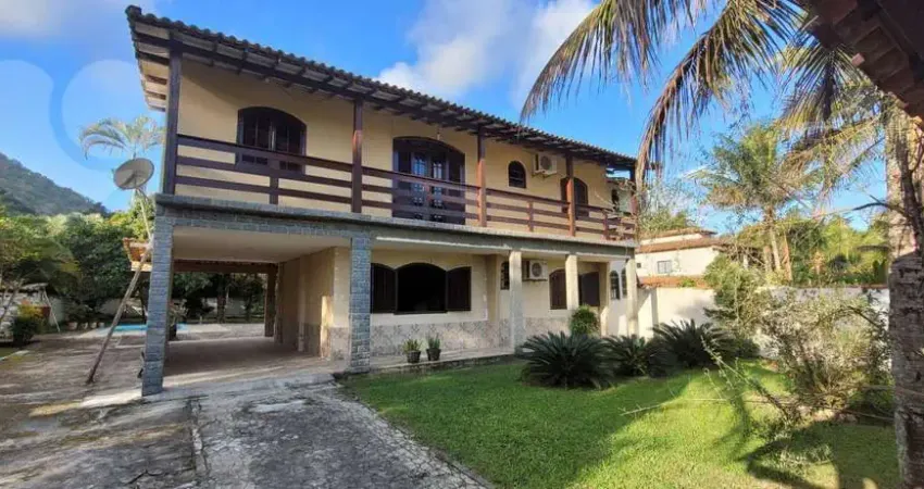 Linda casa, 3 quartos, sendo 1 suíte com closet, piscina, 370m², à venda em Itaocaia Valey - Maricá
