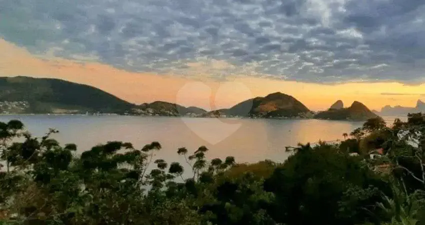 Casa com 6 dormitórios à venda, 546 m² por R$ 1.750.000,00 - São Francisco - Niterói/RJ