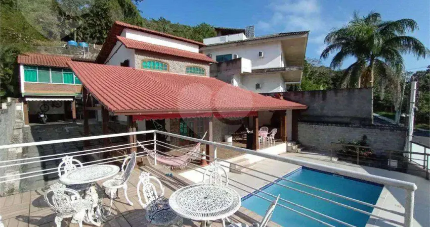 Casa com 3 dormitórios à venda, 297 m² por R$ 1.250.000,00 - Itaipu - Niterói/RJ