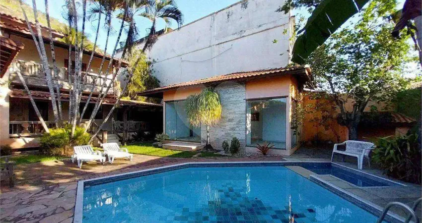 Casa com 4 dormitórios à venda, 375 m² por R$ 1.690.000,00 - Itaipu - Niterói/RJ