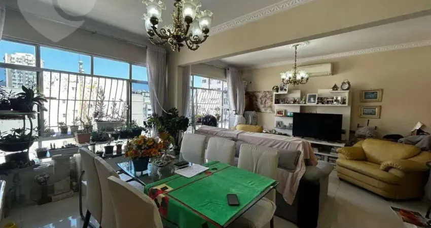 Apartamento amplo com 03 quartos ,vaga ,sol da manhã e vista lateral mar