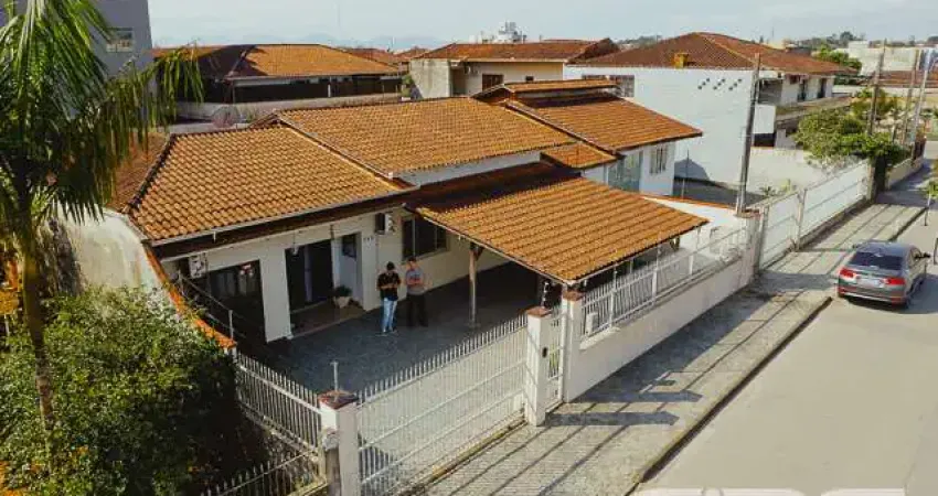 Casa com 4 quartos à venda na Rua Miosotes, 249, Fátima, Joinville