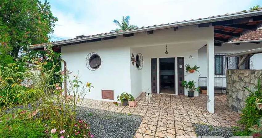 Casa com 4 quartos à venda na Valença, 81, Guanabara, Joinville