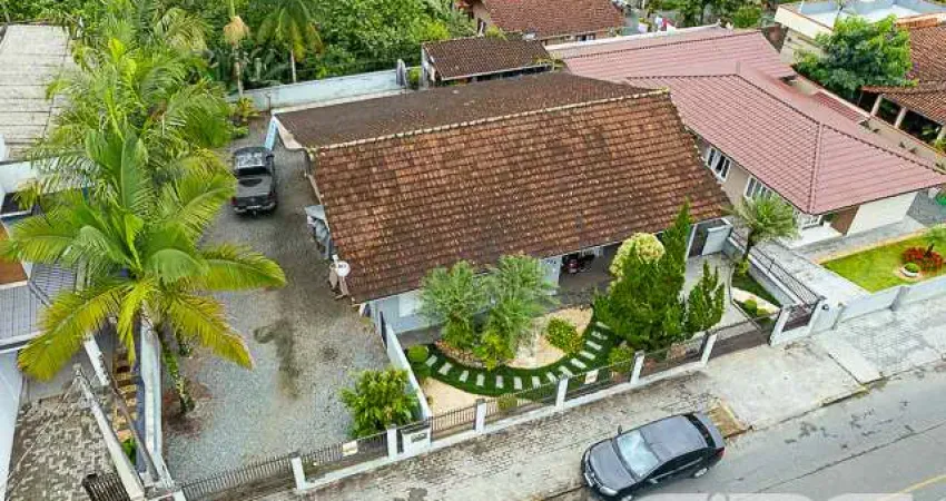 Casa com 3 quartos à venda na Rua Minas Gerais, 115, Nova Brasília, Joinville