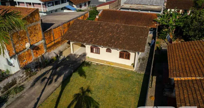Casa com 2 quartos à venda na Albano Schimdt, 73, Boa Vista, Joinville