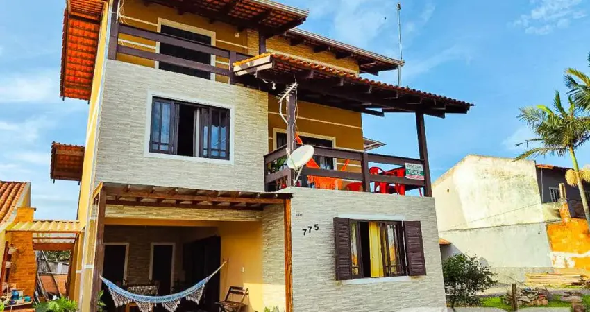 Casa com 3 quartos à venda na Nereu Ramos, 775, Salinas, Balneário Barra do Sul