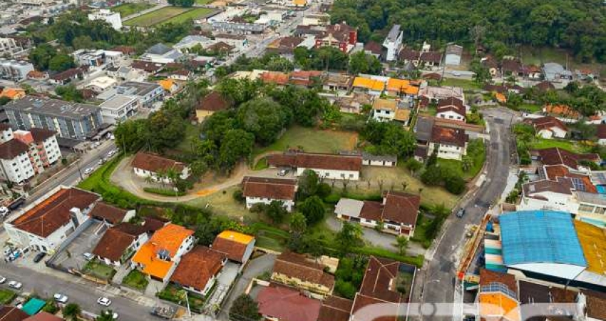 Terreno à venda na Rua Quinze de Novembro, 545, Glória, Joinville