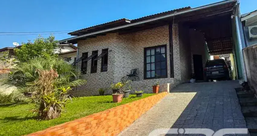 Casa com 3 quartos à venda na Avenida Paulo Schroeder, 50, Petrópolis, Joinville