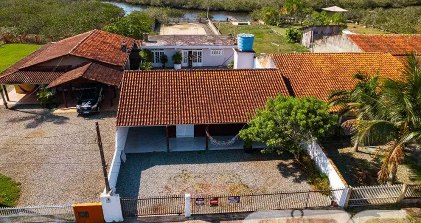 Casa com 3 quartos à venda na Perequê, 280, Pinheiros, Balneário Barra do Sul