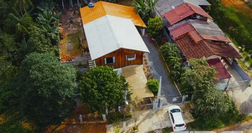Casa com 3 quartos à venda na Rua Albano Schmidt, 415, Boa Vista, Joinville