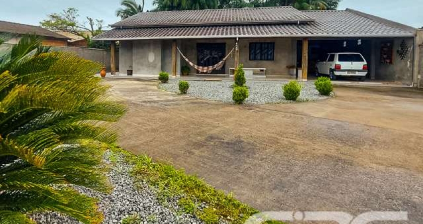 Casa com 3 quartos à venda na Benício Felipe da Silva, 130, Adhemar Garcia, Joinville