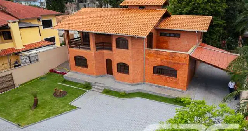 Casa com 5 quartos à venda na Rua Alexandre Schlemm, 784, Anita Garibaldi, Joinville