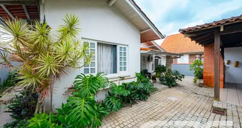 Casa com 3 quartos à venda na Rua Alexandre Schlemm, 60, Anita Garibaldi, Joinville