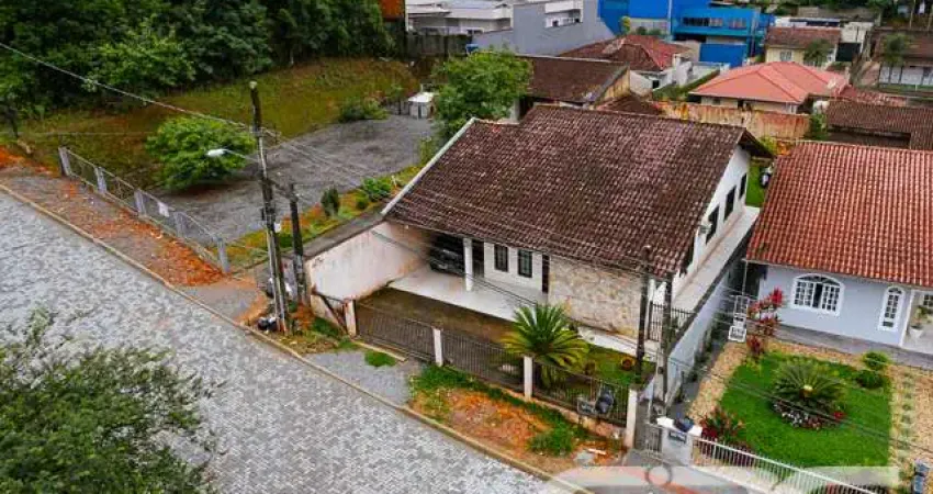 Casa com 3 quartos à venda na Voluntários da Patria, 502, Itaum, Joinville