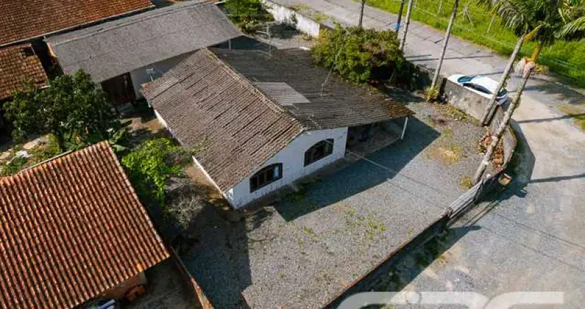 Casa com 3 quartos à venda na Rua Albano Schmidt, 225, Boa Vista, Joinville